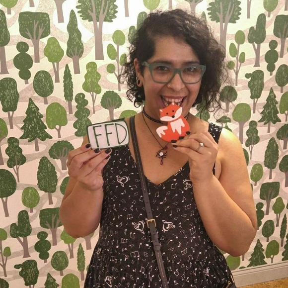 Meet your Posher, Celina - Picture 4 of 4